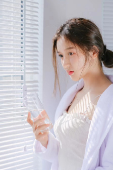 王菲发短信斥责李亚鹏